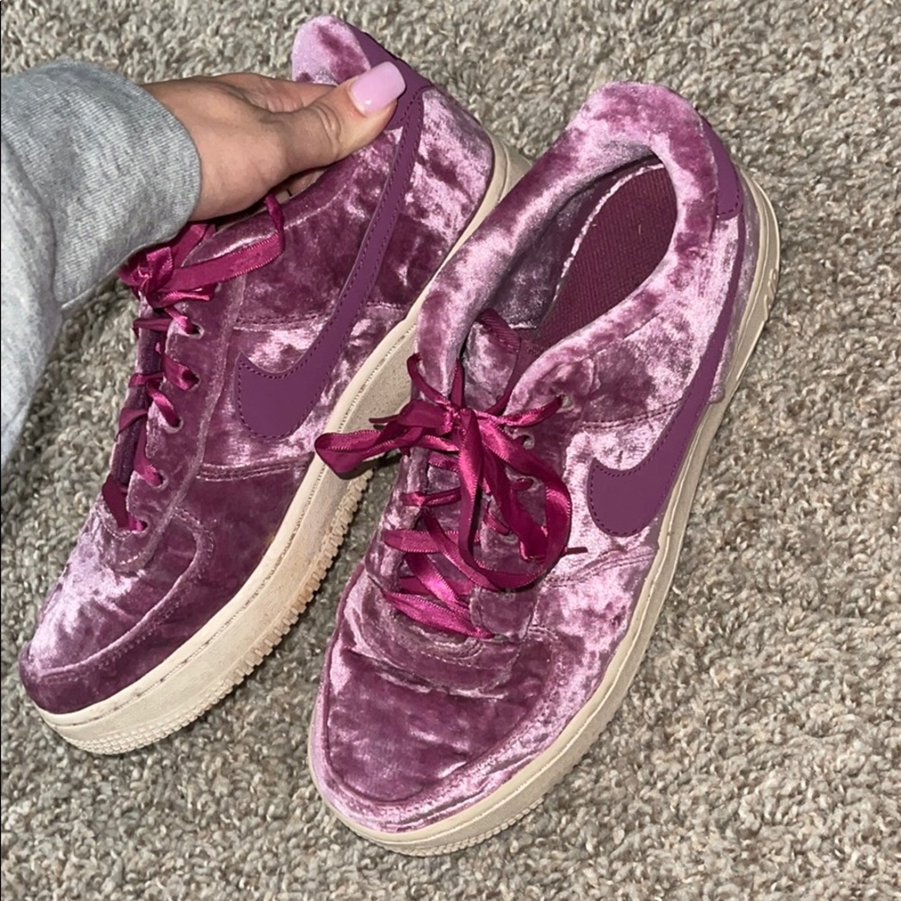 PINK SUEDE NIKE AIR FORCE 💗